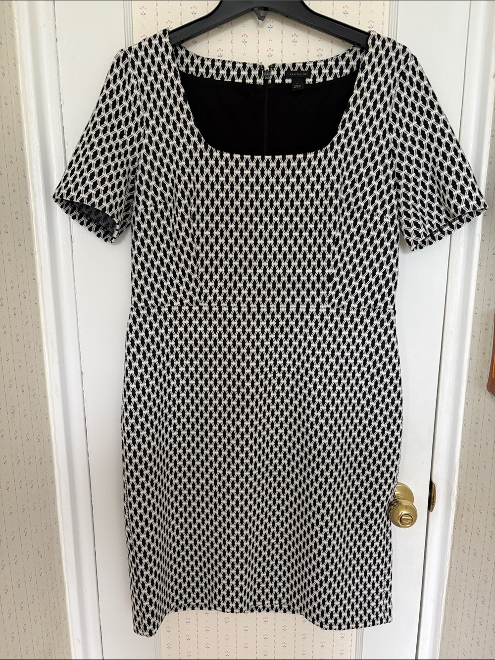 Ann Taylor Black and White Patterned Top